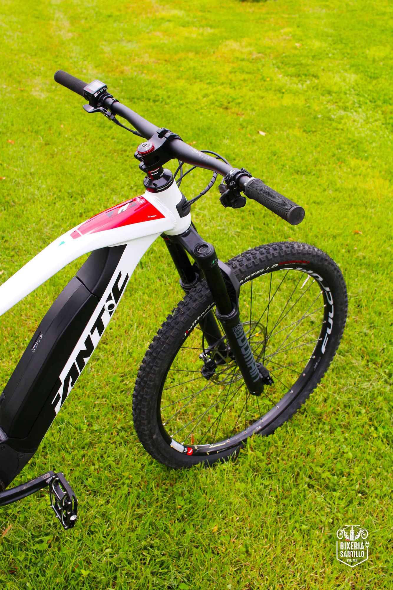 bikeria-santillo-e-bike-per-percorsi-urbani-e-sterrato-battuto